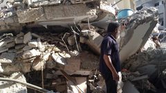 تدمير برج الأندلس في محيط منطقة ميناء غزة جراء غارات القصف العنيف الذي تعرضت له غزة ليلة أمس الأحد.
