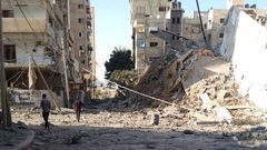 تدمير برج الأندلس في محيط منطقة ميناء غزة جراء غارات القصف العنيف الذي تعرضت له غزة ليلة أمس الأحد.
