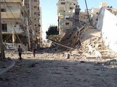 تدمير برج الأندلس في محيط منطقة ميناء غزة جراء غارات القصف العنيف الذي تعرضت له غزة ليلة أمس الأحد.