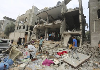 جيش الاحتلال يعلن استهداف 450 موقعاً في غزة خلال ساعات