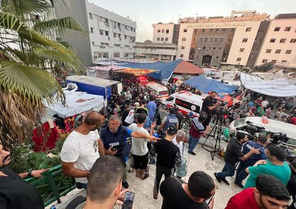 طيران الاحتلال يقصف سطح مجمع الشفاء الطبي في غزة