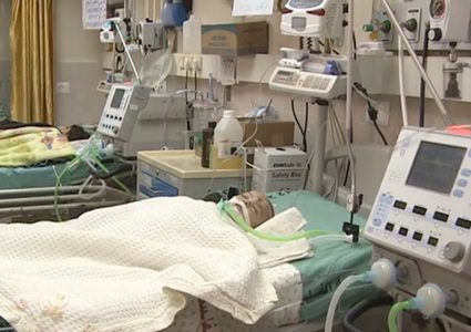 السماح لسفينتين بدخول الموانئ المصرية وخطط لنقل ألف مريض لتركيا