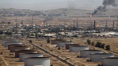 النفط يرتفع والذهب يتراجع والأسواق ترقب العدوان على غزة