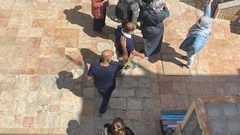 الاحتلال يقتحم مدرسة الرشادية في القدس ويعتقل طالبا