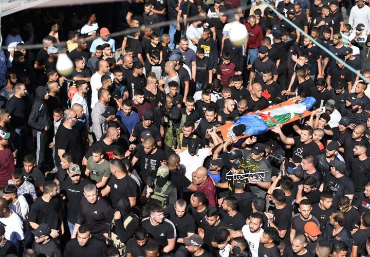 جماهير كبيرة تشيع أقمار طولكرم الذين اغتالتهم قوات الاحتلال الخاصة يوم أمس.
