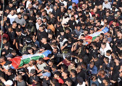 جماهير كبيرة تشيع أقمار طولكرم الذين اغتالتهم قوات الاحتلال الخاصة يوم أمس