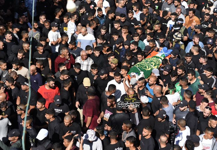 جماهير كبيرة تشيع أقمار طولكرم الذين اغتالتهم قوات الاحتلال الخاصة يوم أمس.