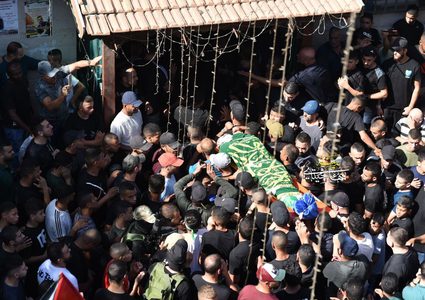 جماهير كبيرة تشيع أقمار طولكرم الذين اغتالتهم قوات الاحتلال الخاصة يوم أمس.