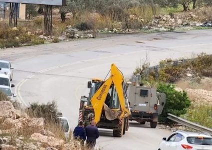 الاحتلال يستولي على مركبة في مسافر يطا