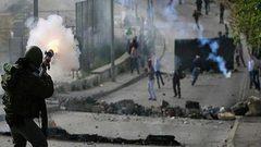 4 اصابات إحداها خطيرة خلال اقتحام الاحتلال لطولكرم