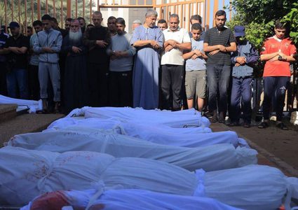 وداع شهداء خانيونس إثر قصف الاحتلال منزل عائلة الأسطل ومنازل مجاورة وسط المدينة