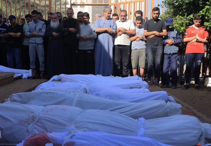 وداع شهداء خانيونس إثر قصف الاحتلال منزل عائلة الأسطل ومنازل مجاورة وسط المدينة
