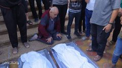 وداع شهداء خانيونس إثر قصف الاحتلال منزل عائلة الأسطل ومنازل مجاورة وسط المدينة