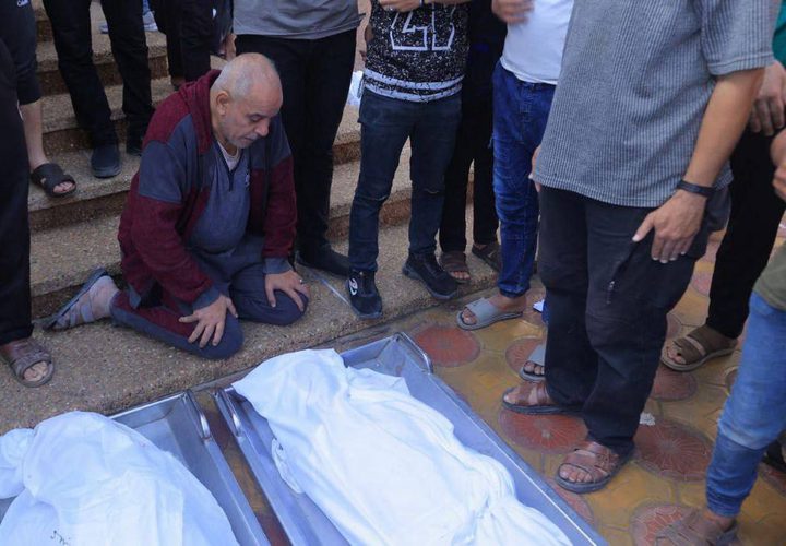 وداع شهداء خانيونس إثر قصف الاحتلال منزل عائلة الأسطل ومنازل مجاورة وسط المدينة