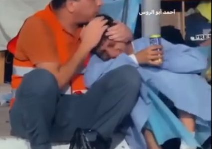 طارق جبريل: متطوع يروي قصة طفل ناجٍ وحيد يفقد آخر من تبقى من عائلته