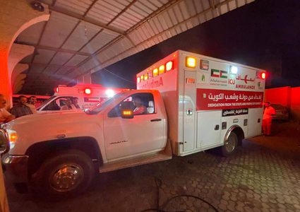 وصول عدد من سيارات الإسعاف، إهداء من دولة الكويت لغزة