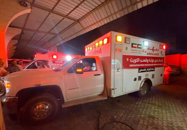صور لوصول عدد من سيارات الإسعاف لصالح جمعية الهلال الأحمر الفلسطيني، إهداء من دولة وشعب الكويت ضمن حملة #فزعة_لفلسطين .

وجاري تجهيزهم لدخولهم الخدمه عوضا عن الذي تم إستهدافهم سابقا وخرجو عن الخدمه .