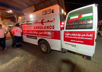 صور لوصول عدد من سيارات الإسعاف لصالح جمعية الهلال الأحمر الفلسطيني، إهداء من دولة وشعب الكويت ضمن حملة #فزعة_لفلسطين .

وجاري تجهيزهم لدخولهم الخدمه عوضا عن الذي تم إستهدافهم سابقا وخرجو عن الخدمه .
