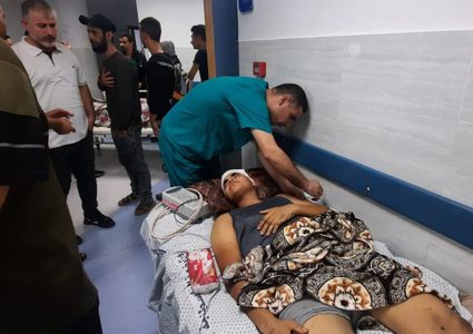 حالات ومشاهد مأساوية من المستشفى الإندونيسي شمال غزة مع استمرار القصف