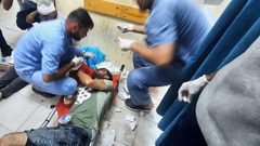 حالات ومشاهد مأساوية من المستشفى الإندونيسي شمال غزة مع استمرار القصف