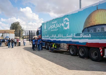 مصر تعيد فتح معبر رفح وتدخل 96 شاحنة مساعدات لغزة
