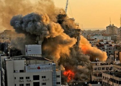 طائرات الاحتلال تقصف عدة منازل في قطاع غزة