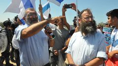 نتنياهو ولبيد يحذران من جبهة حرب بالضفة بسبب المستوطنين