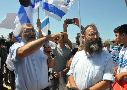 نتنياهو ولبيد يحذران من جبهة حرب بالضفة بسبب المستوطنين