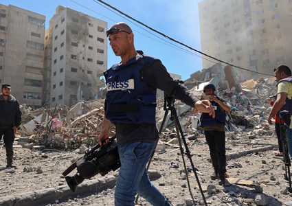 بعد انقطاع الاتصال بهم: النقابة تحذر من مجزرة بحق الصحفيين في محيط "الشفاء"