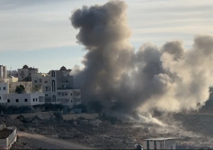 الخليل: الاحتلال يفجر منزلي المعتقلين محمد وصقر الشنتير في دورا