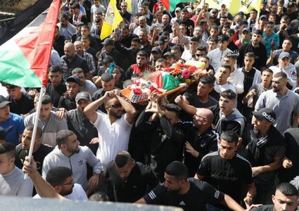 جماهير غفيرة تشيّع جثمان الشهيد نصاصرة في بيت فوريك شرق نابلس