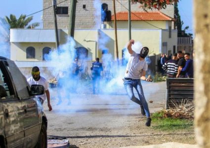 نابلس: اندلاع مواجهات مع الاحتلال في قرية أوصرين