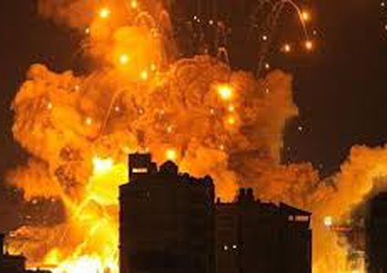 الاحتلال يقصف ساحات ومحيط مستشفيي الشفاء والإندونيسي