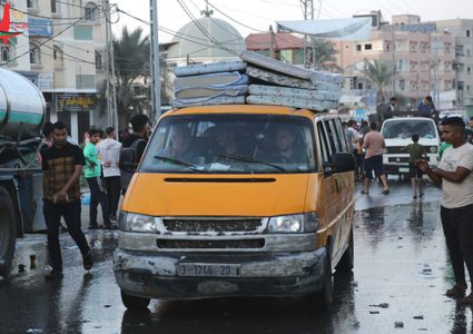 نزوح جماعي من شمال قطاع غزة إلى جنوبه بفعل القصف الصهيوني المتواصل على المدنيين.