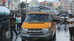 نزوح جماعي من شمال قطاع غزة إلى جنوبه بفعل القصف الصهيوني المتواصل على المدنيين.