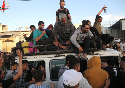 نزوح جماعي من شمال قطاع غزة إلى جنوبه بفعل القصف الصهيوني المتواصل على المدنيين.