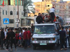 نزوح جماعي من شمال قطاع غزة إلى جنوبه بفعل القصف الصهيوني المتواصل على المدنيين.