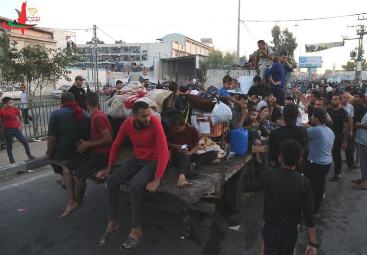 نزوح جماعي من شمال قطاع غزة إلى جنوبه بفعل القصف الصهيوني المتواصل على المدنيين.