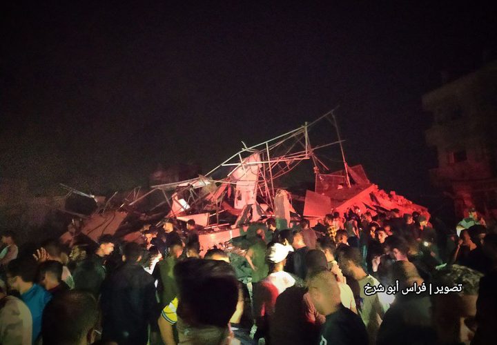 دمار كبير و3 شهداء وإصابات؛ جرّاء قصف الاحتلال منزلاً لعائلة الجعيدي غرب رفح.