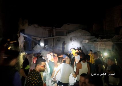 دمار كبير و3 شهداء وإصابات؛ جرّاء قصف الاحتلال منزلاً لعائلة الجعيدي غرب رفح.