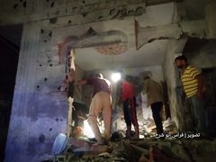 دمار كبير و3 شهداء وإصابات؛ جرّاء قصف الاحتلال منزلاً لعائلة الجعيدي غرب رفح.