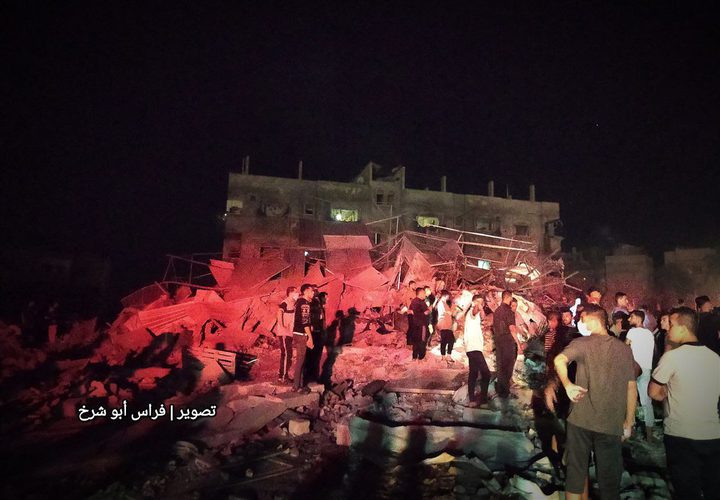 دمار كبير و3 شهداء وإصابات؛ جرّاء قصف الاحتلال منزلاً لعائلة الجعيدي غرب رفح.