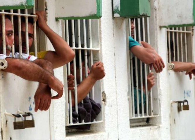 "حريات": حياة المعتقلين في خطر وإدارة المعتقلات تتعمد الحط من كرامتهم