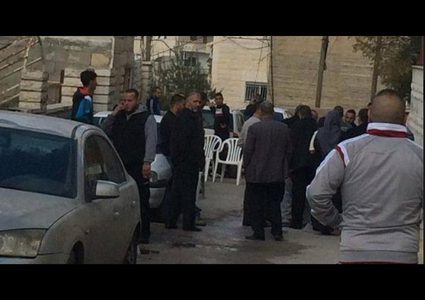 الاحتلال يطلق قنابل الغاز السام صوب بيت عزاء الشهيد عزية في مخيم عايدة