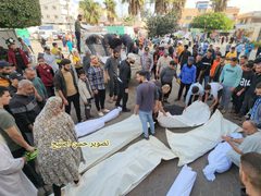 وداع شهداء ارتقوا في غارات الاحتلال على مناطق مختلفة من قطاع غزة خلال الساعات الماضية.
