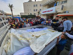 وداع شهداء ارتقوا في غارات الاحتلال على مناطق مختلفة من قطاع غزة خلال الساعات الماضية.