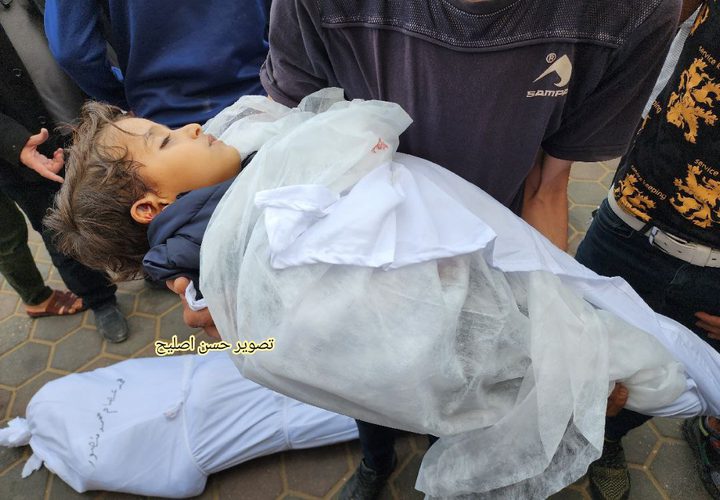 وداع شهداء ارتقوا في غارات الاحتلال على مناطق مختلفة من قطاع غزة خلال الساعات الماضية.