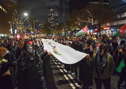 مسيرة حاشدة في روتردام الهولندية رفضا للعدوان الإسرائيلي على غزة