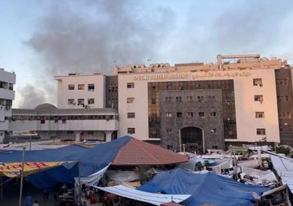 الاحتلال يواصل محاصرة وقصف مجمع الشفاء الطبي