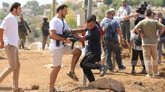 الاحتلال يعتقل مواطنا ومستوطنون يتجمهرون قرب قرية كيسان وجنوب بيت لحم